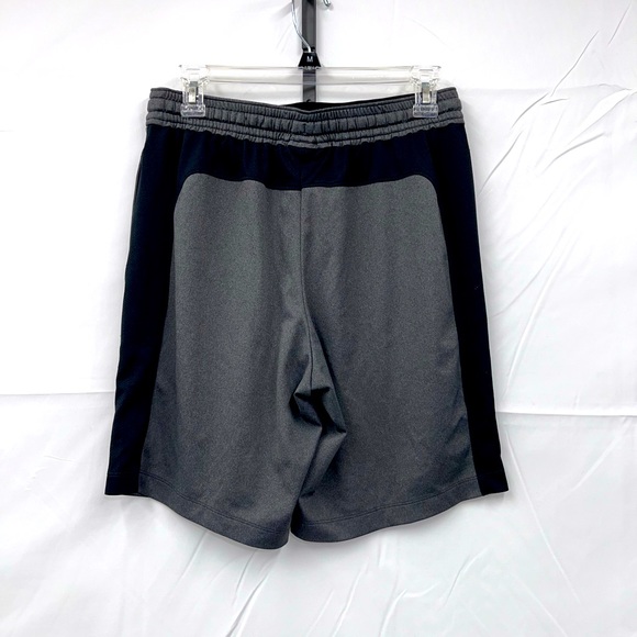 Under Armour Woven Training Shorts - Picture 2 of 3